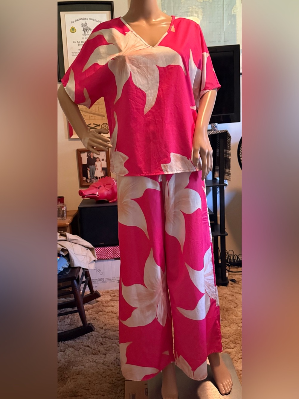 Boutique 
Cute, silky, loose fitting palazzo pants with matching top. ♥️